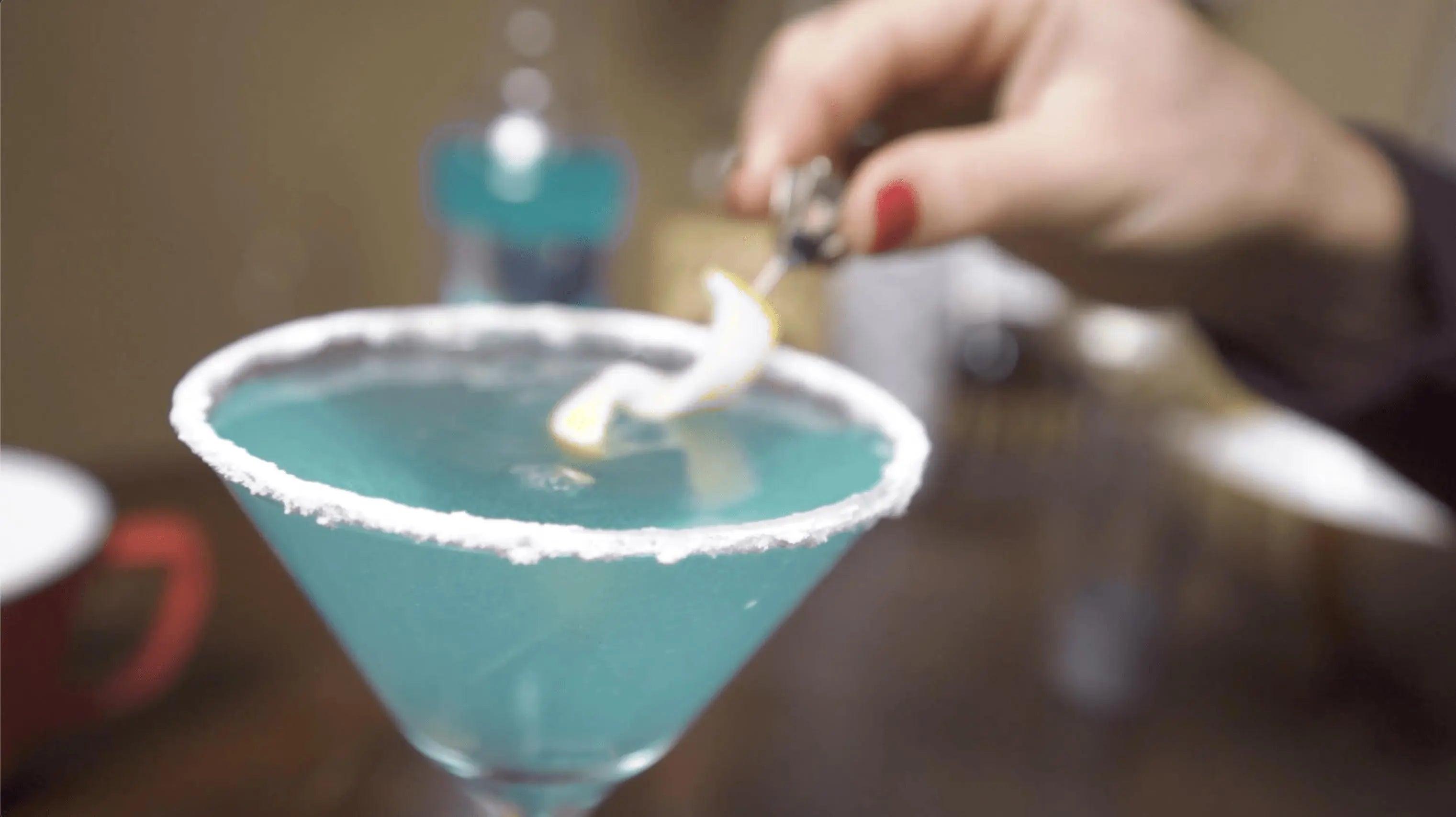 Low-calorie vodka soda next to a high-calorie frozen cocktail